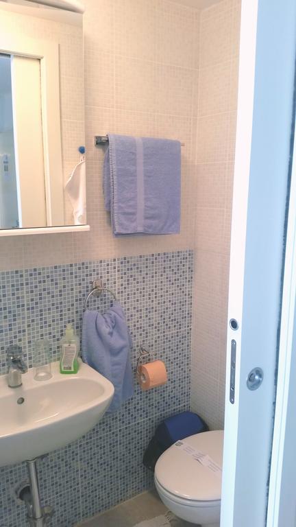 Gospoja Park & Beach Apartment Vrbnik Ngoại thất bức ảnh