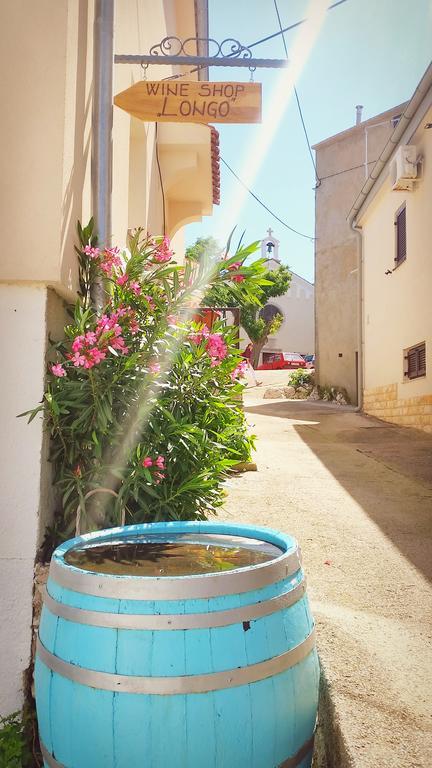 Gospoja Park & Beach Apartment Vrbnik Ngoại thất bức ảnh